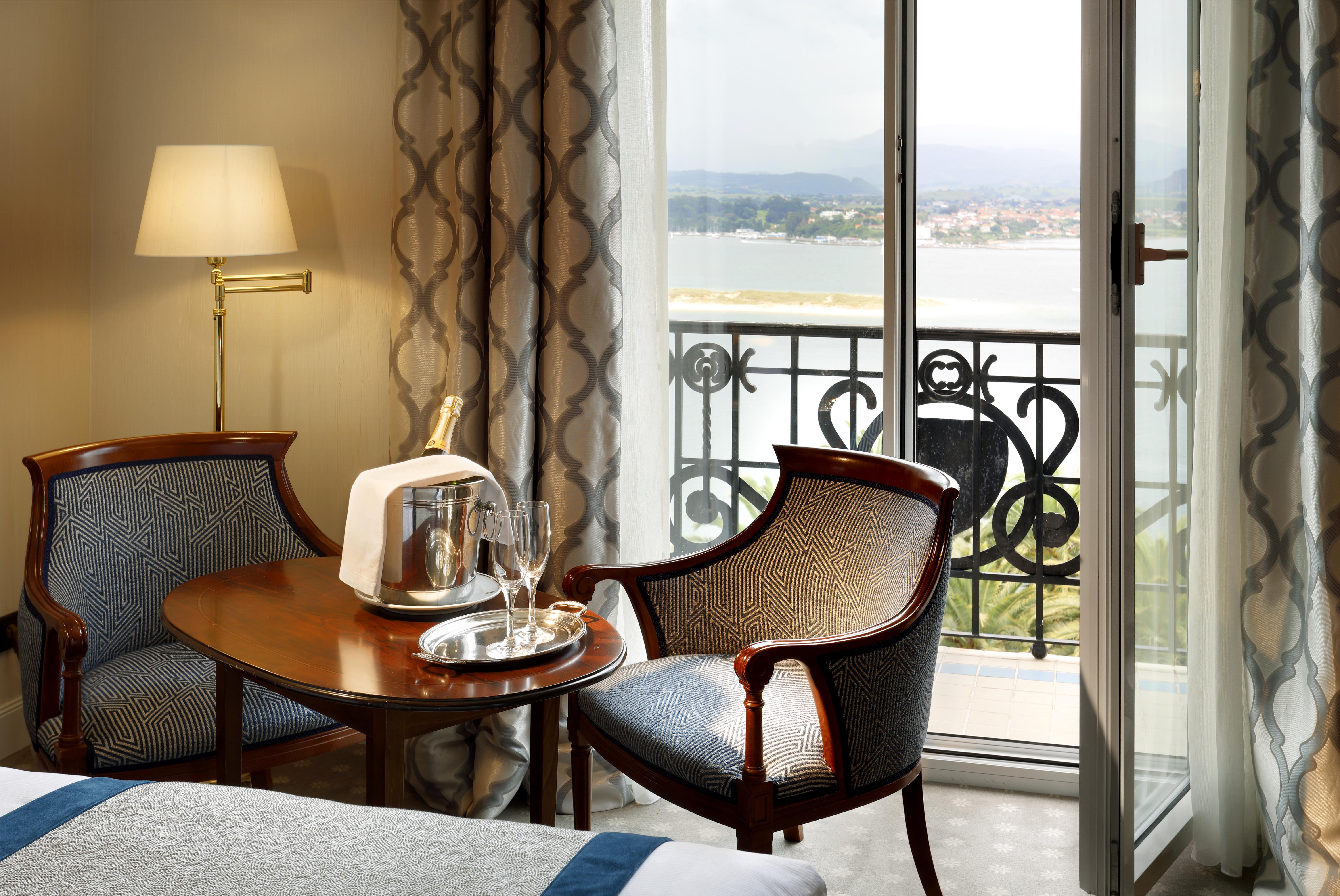 Eurostars Hotel Real Santander Exterior photo A room at the hotel