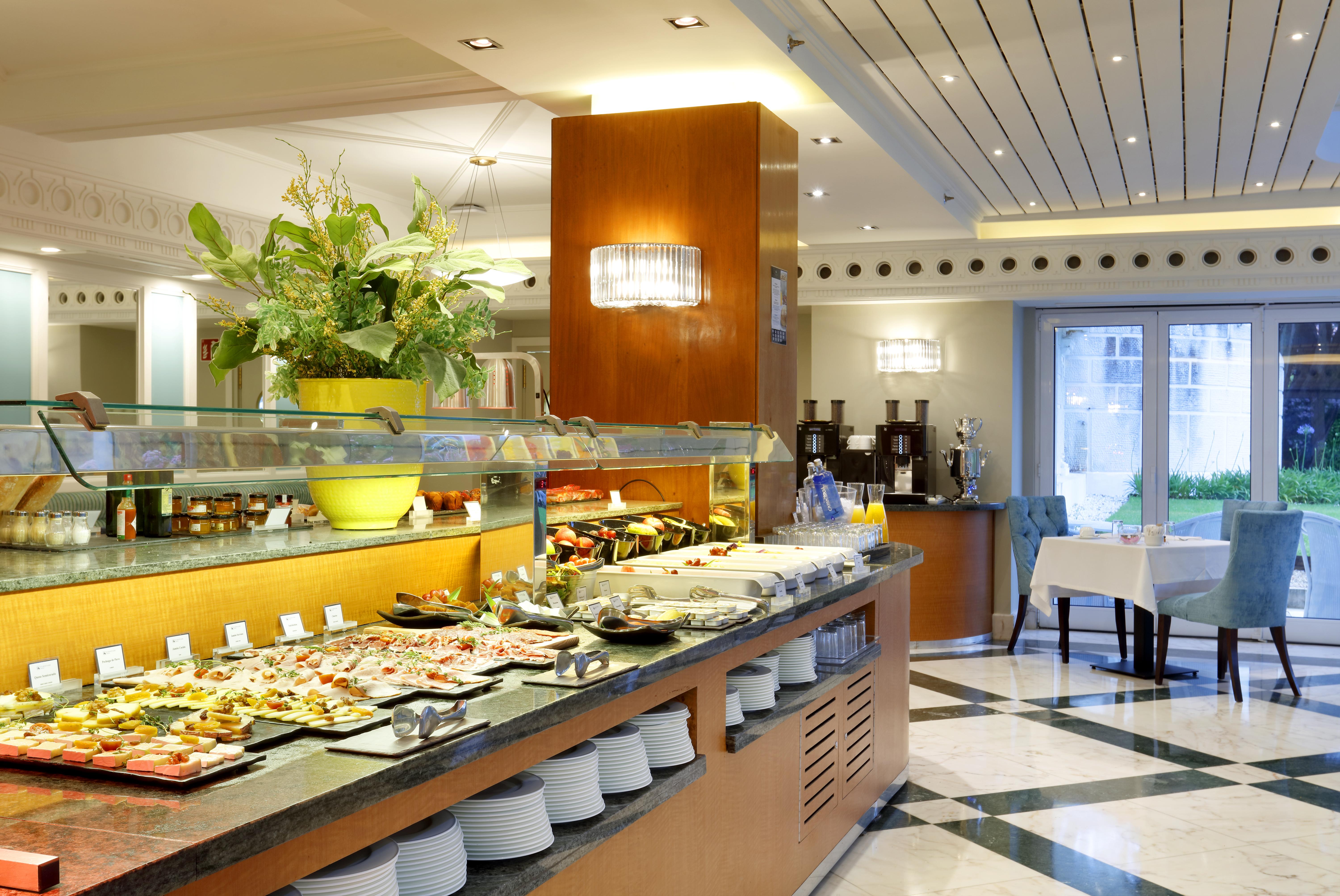 Eurostars Hotel Real Santander Exterior photo A buffet at a hotel